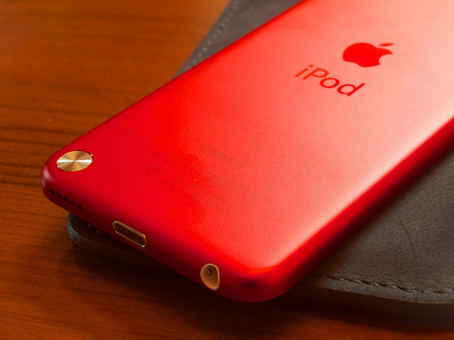 iPod touch (PRODUCT)RED (monomaniacgarage, FlickR)