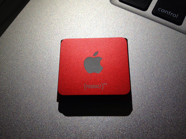 iPod shuffle (PRODUCT)RED (Clarence_ji, FlickR)