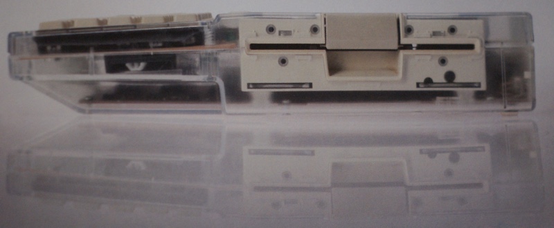 Un Apple IIc trasparent
