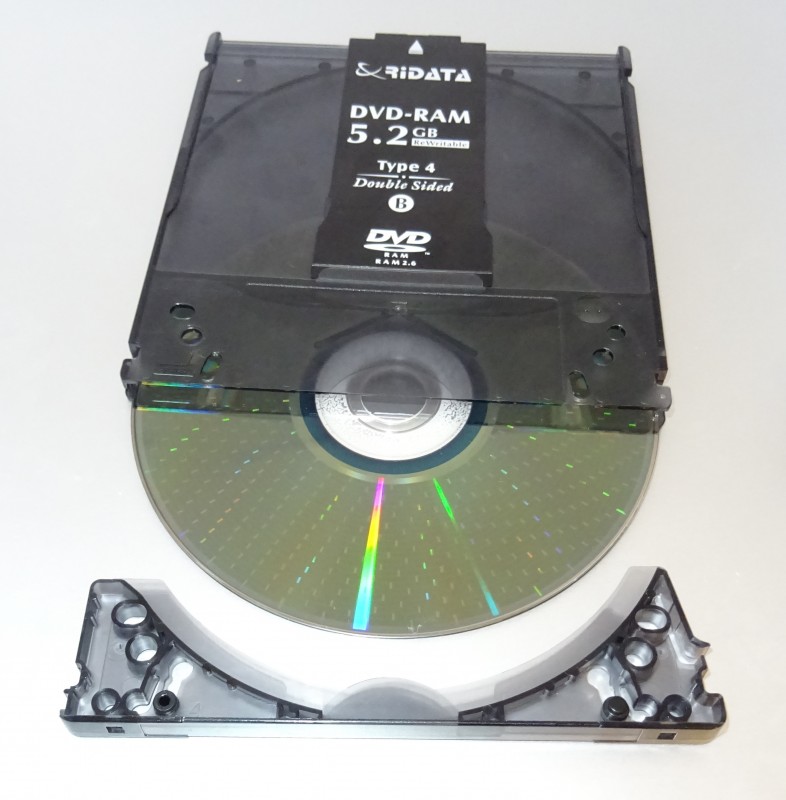 On remarque parfaitement la structure du DVD-RAM.