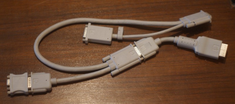 Une pieuvre : carte DOS vers joystick et VGA "Apple", HDI45 vers VGA "Apple", adaptateur VGA classique