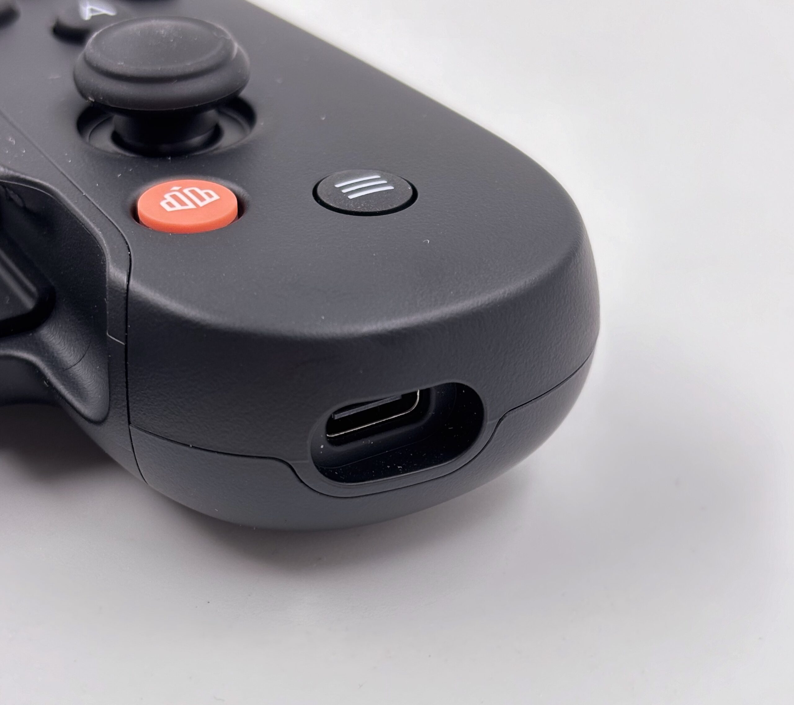 La meilleure manette berceau pour iPhone bradée pour le Prime Day (USB-C et  Lightning)